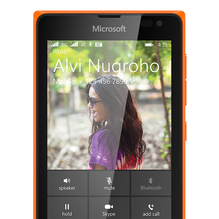 Lumia-435-DSIM-Skype.jpg